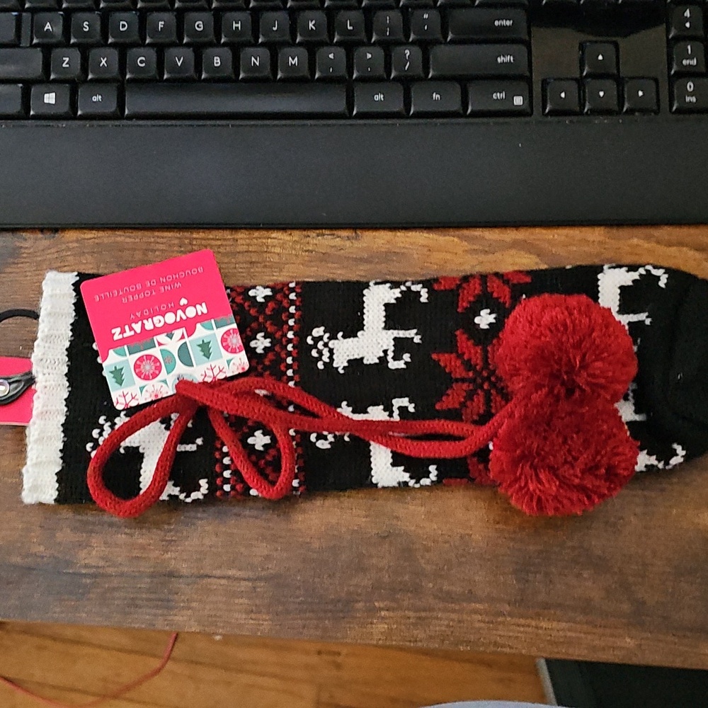 Novogratz Holiday Knit Wine Topper Reindeer And Snowflakes Black White Red